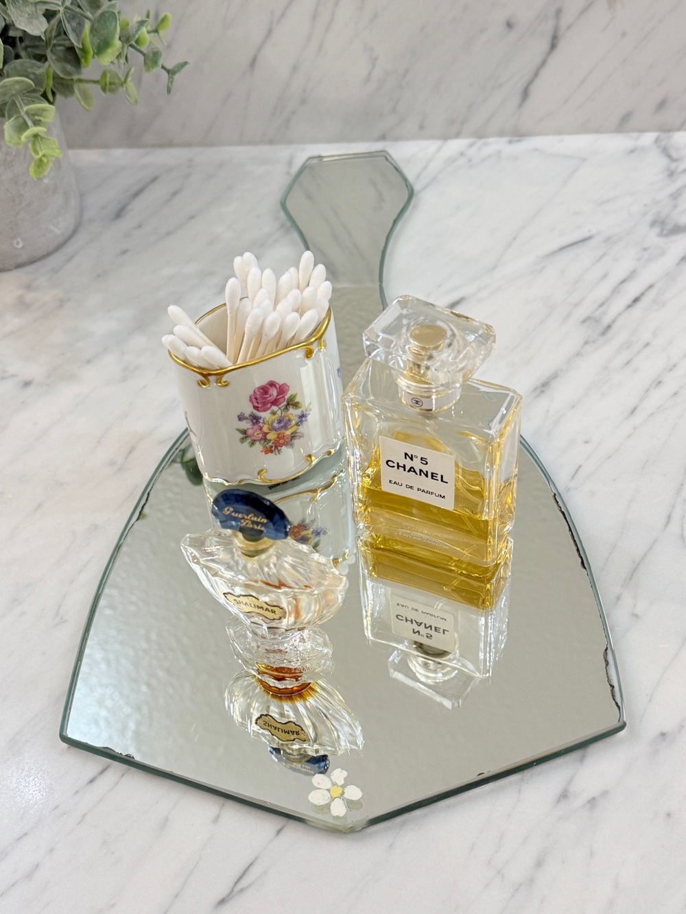 Vintage Frameless Handheld Vanity Mirror with Daisy